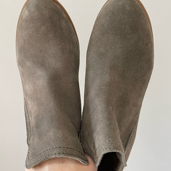 Diba Layla taupe suede bootie zippered side pull on women’s 8.5 - Picture 14 of 17